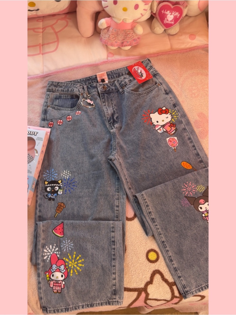 Hello Kitty And Friends Matsuri
Keychain Jeans